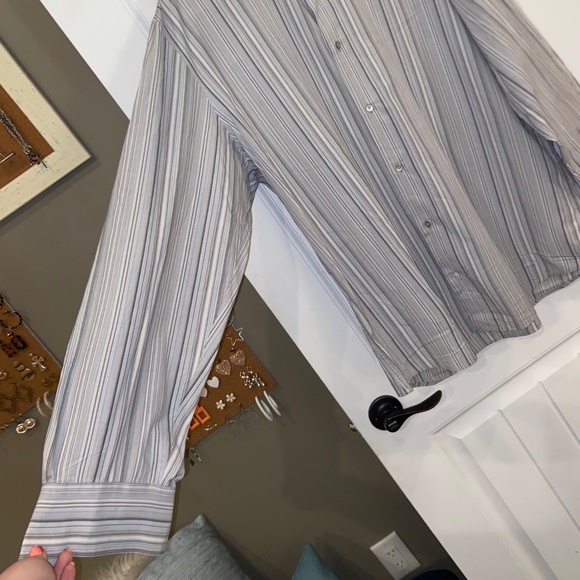 Calvin Klein Button Up - Picture 4 of 11